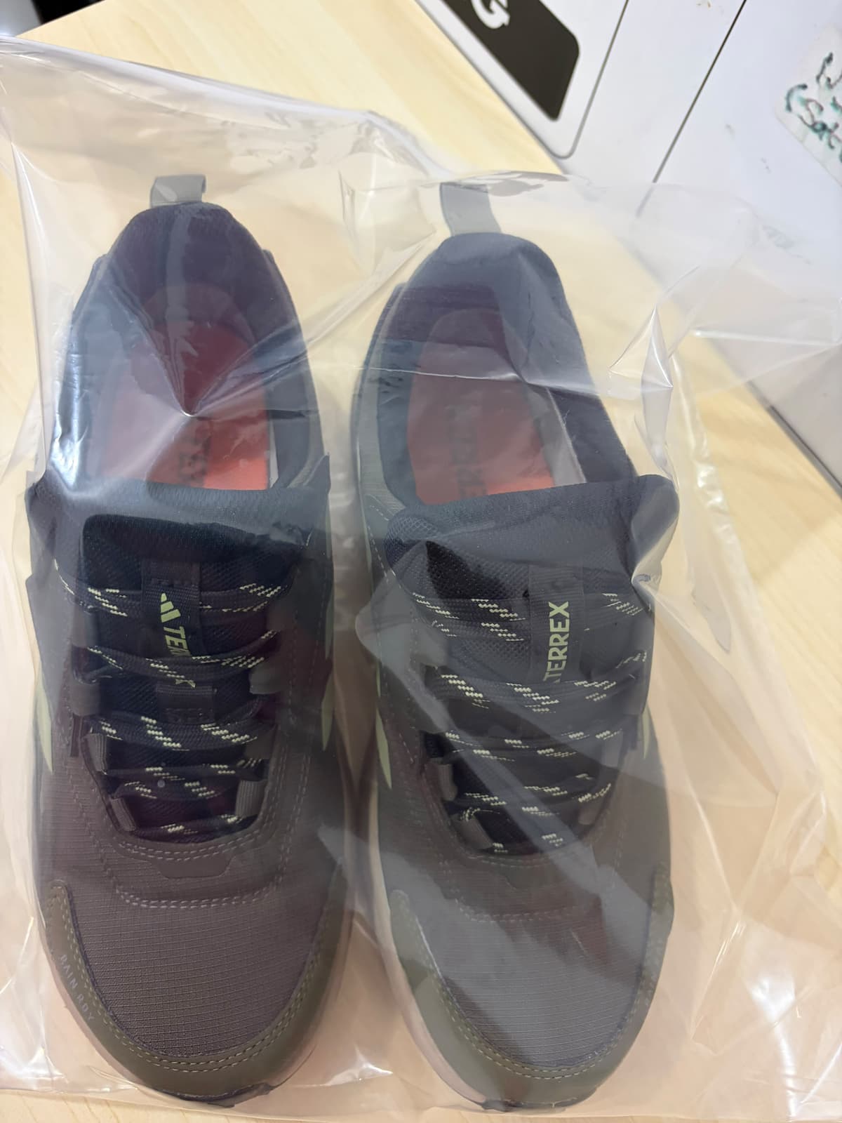 Nyoeci Shoe